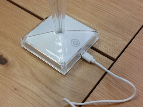 ELEGANCKA-LAMPA-LED-LAMPKA-STOLOWA-NOCNA-BIURKOWA-USB-BEZPRZEWODOWA-Marka-Cortina.jpg