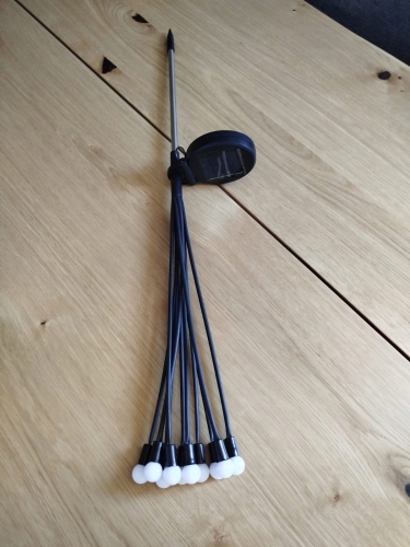 LAMPA-SOLARNA-KULKI-10-LED-WBIJANE-LAMPKI-73CM-CZUJNIK-KULECZKI-DRZEWKO-Dlugosc-wbijanego-grota-6-cm.jpg