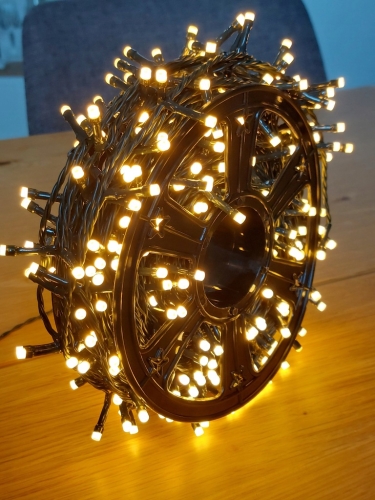 LAMPKI-CHOINKOWE-400LED-SZPULA-CIEPLY-BIALY-CHOINKA-PILOT-PRZYCIEMNIENIE-EAN-GTIN-5907520043744.jpg