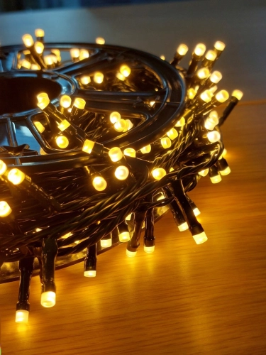 LAMPKI-CHOINKOWE-400LED-SZPULA-CIEPLY-BIALY-CHOINKA-PILOT-PRZYCIEMNIENIE-Marka-Cortina.jpg