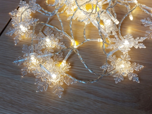 KURTYNA-SWIETLNA-SNIEZYNKI-95-LED-SWIATECZNA-LAMPKI-CIEPLY-BIALY-CHOINKA-Kod-producenta-KURTYNA-95-LED-SNIEZYNKI.jpg