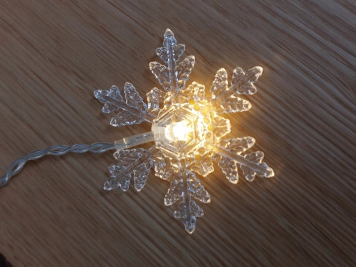 KURTYNA-SWIETLNA-SNIEZYNKI-95-LED-SWIATECZNA-LAMPKI-CIEPLY-BIALY-CHOINKA-Marka-Cortina (1).jpg
