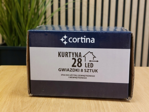 LAMPKI-ZEWNETRZNE-GIRLANDA-GWIAZDKI-WISZACE-28-LED-OZDOBNE-GWIAZDA-Dlugosc-sznura-6-m.jpg