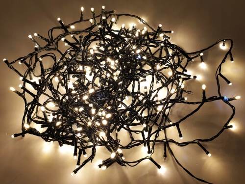 LAMPKI-CHOINKOWE-400-LED-ZEWNETRZNE-SWIATELKA-SWIATECZNE-CIEPLY-BIALY-FLASH-Zastosowanie-na-zewnatrz.jpg