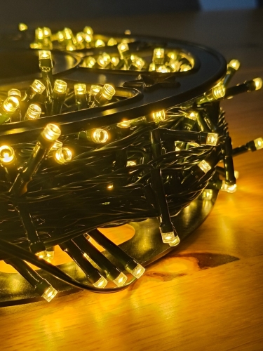 LAMPKI-CHOINKOWE-400-LED-SZPULA-CIEPLY-BIALY-CHOINKA-NA-SZPULI-WEW-ZEW-Marka-Cortina.jpg