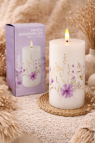 Świeca woskowa LED w różowe kwiaty  wysokość 15,5 cm średnica 7 cm