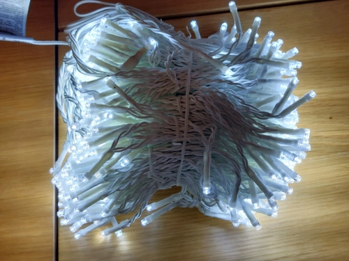 KURTYNA-BALKONOWA-SWIETLNA-546-LED-LAMPKI-CHOINKOWE-PROGRAMATOR-ZIMNA-BIEL-Kolor-bialy_4_11zon.webp