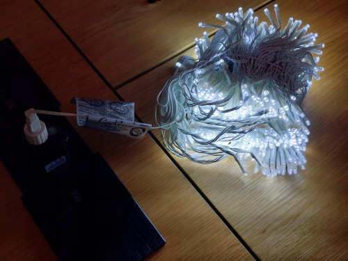 KURTYNA-BALKONOWA-SWIETLNA-546-LED-LAMPKI-CHOINKOWE-PROGRAMATOR-ZIMNA-BIEL-Srednica-kuli-0-4-cm_5_11zon.webp