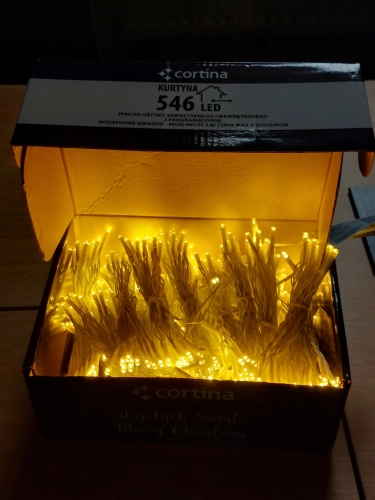KURTYNA-BALKONOWA-SWIETLNA-546LED-LAMPKI-CHOINKOWE-PROGRAMATOR-CIEPLA-BIEL-Kod-producenta-KURTYNA-BALKONOWA-546-LED_6_11zon.webp
