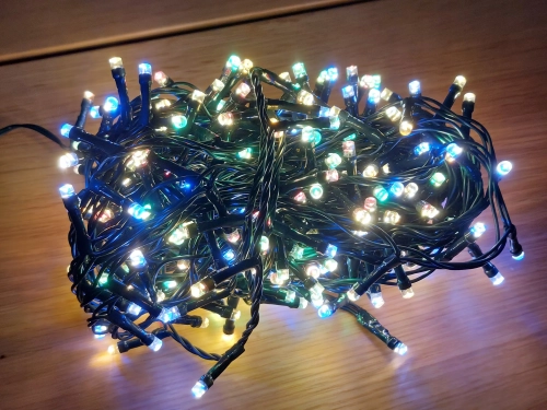 LAMPKI-CHOINKOWE-300-LED-ZEWNETRZNE-IP44-2-KOLORY-CIEPLE-BIALE-LUB-MULTI-Zastosowanie-wewnetrzne-i-zewnetrzne (1)_15_11zon.webp