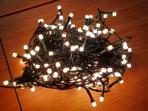 LAMPKI-CHOINKOWE-200-LED-9w1-9-KOLOROW-IP44-PROGRAMATOR-NA-CHOINKE-BIALE-Liczba-lampek-szt-200_9_11zon.webp