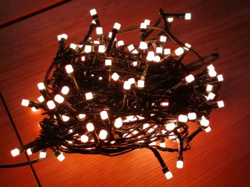 LAMPKI-CHOINKOWE-200-LED-9w1-9-KOLOROW-IP44-PROGRAMATOR-NA-CHOINKE-BIALE-Zastosowanie-wewnetrzne-i-zewnetrzne_16_11zon.webp