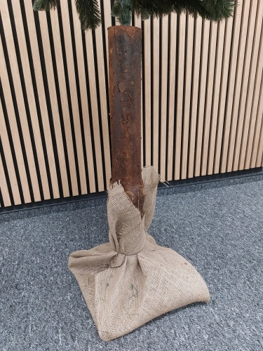 CHOINKA-SZTUCZNA-180-CM-JAK-PRAWDZIWA-POLSKA-PRODUKCJA-NA-PNIU-OSNIEZONA-Kod-producenta-Choinka-na-pniu-180cm-jak-zywa-prawdziwa_6_11zon.webp